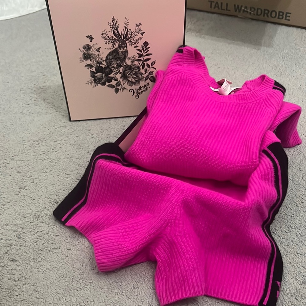 Cashmere short and sweat shirt